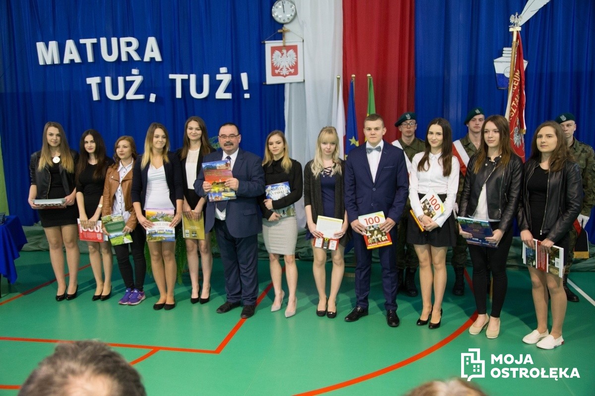 33PozegnanieMaturzystow68